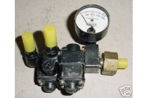 Aircraft Oxygen Cylinder Valve & Pressure Gauge, 35-8004