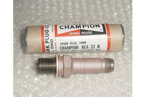 REA-32N, REA32N, Champion Spark Plug for Lycoming 360 / 540 / 541 / 720