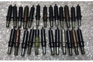 Aircraft Tools - Mixed Lot of Spring Type Clecos