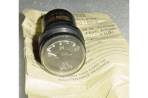 B3300-0010, Aircraft D.C. Volts Indicator w Serviceable tag